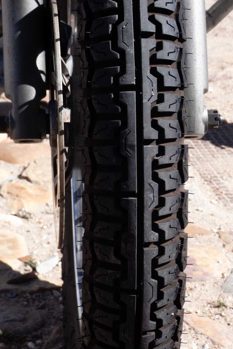 Um clássico da Yamaha - moto Yamaha SR 250, com extras