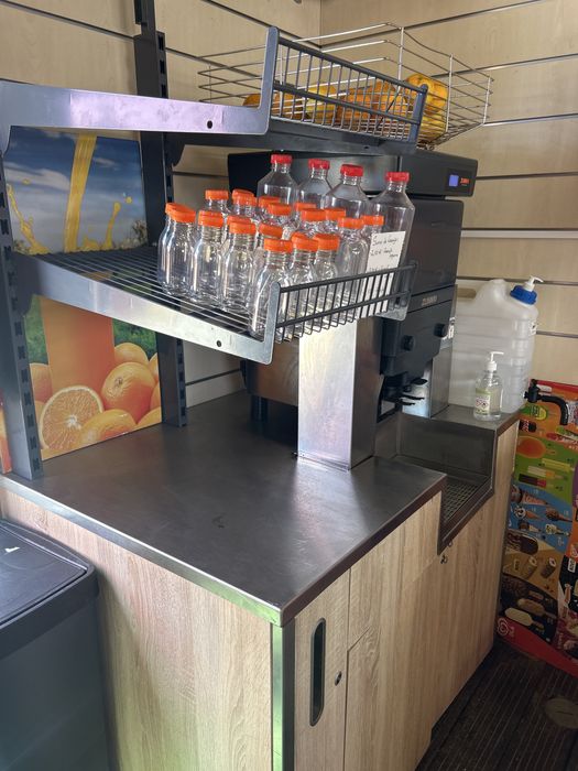 Máquina de sumo de laranja ZUMMO c/ aparador e 3 meses de garantia