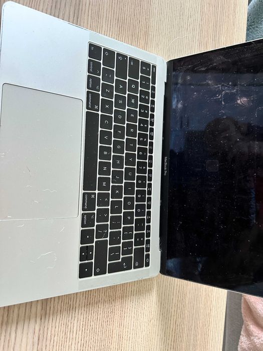 macbook pro A1708 i5 8gb 256gb