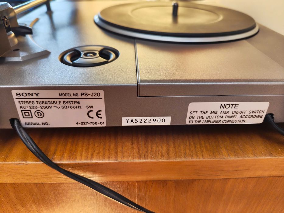 Gira discos Sony PS-J20 com pré-amplificador integrado - Óptimo estado