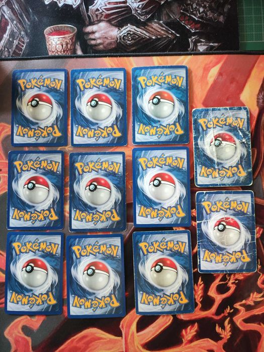 18 Trainers, plus 2 free :P Pokémon cards64552911738115123