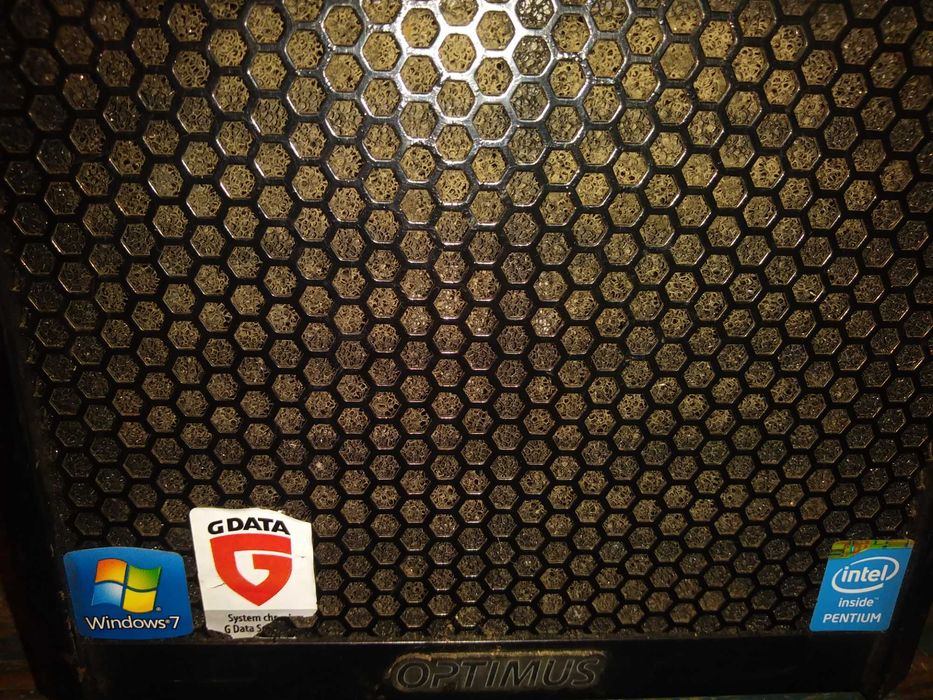 Czarny komputer OPTIMUS retro z oryginalną plombą gwarancyjną i Win 7