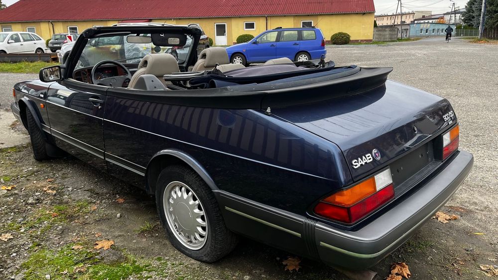Saab 900