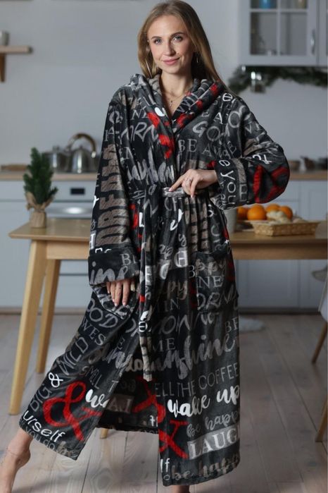 Халат жіночий теплий з капюшоном .