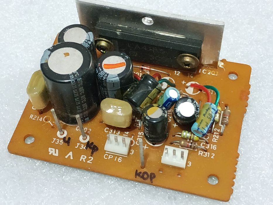 Продам на запчасти остатки Sanyo C3