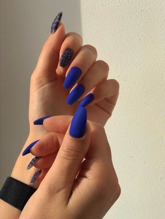 Манікюр з покриттям гель - лаку в салоні від 750грн до 850грн