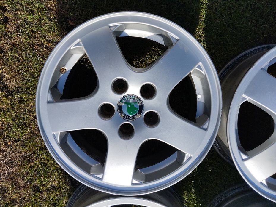 Felgi Skoda 14" 5x100 6J ET43 6Y0-025 Fabia komplet 57,1mm
