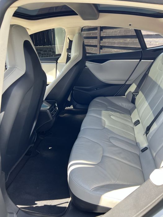 Tesla model s p 85