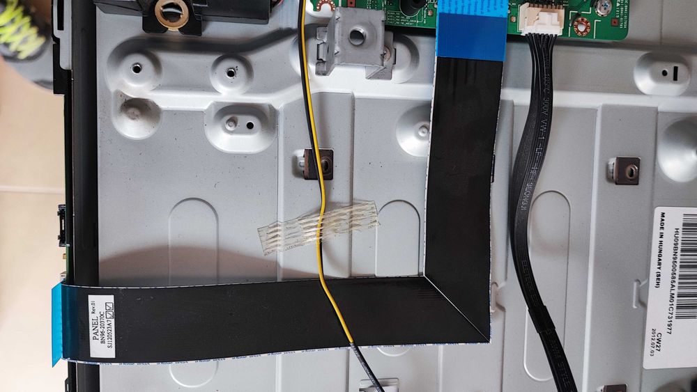 Tv Samsung UE32EH4000 para peças/reparar.