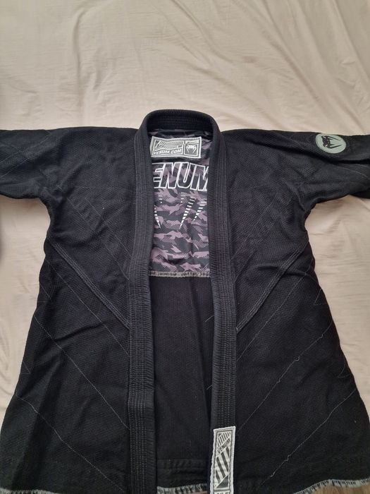 Vendo kimonos de  Jiujitsu Venum