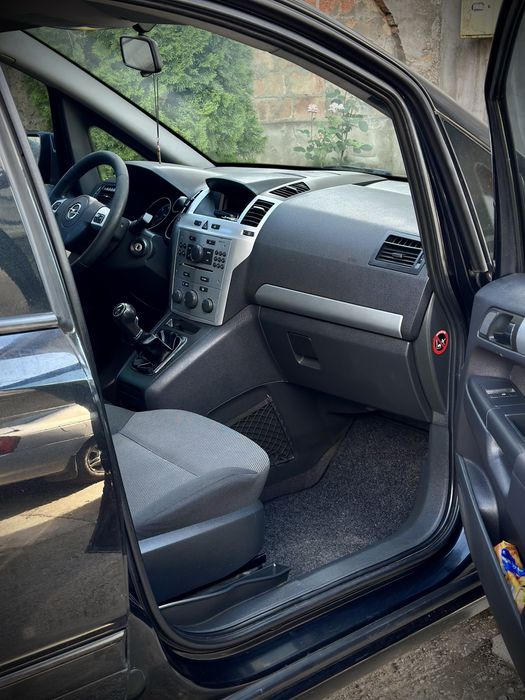 Продам Opel Zafira В 1.7 дизель