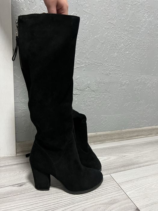 Чорні замшеві жіночі чоботи на підборах, розмір 39