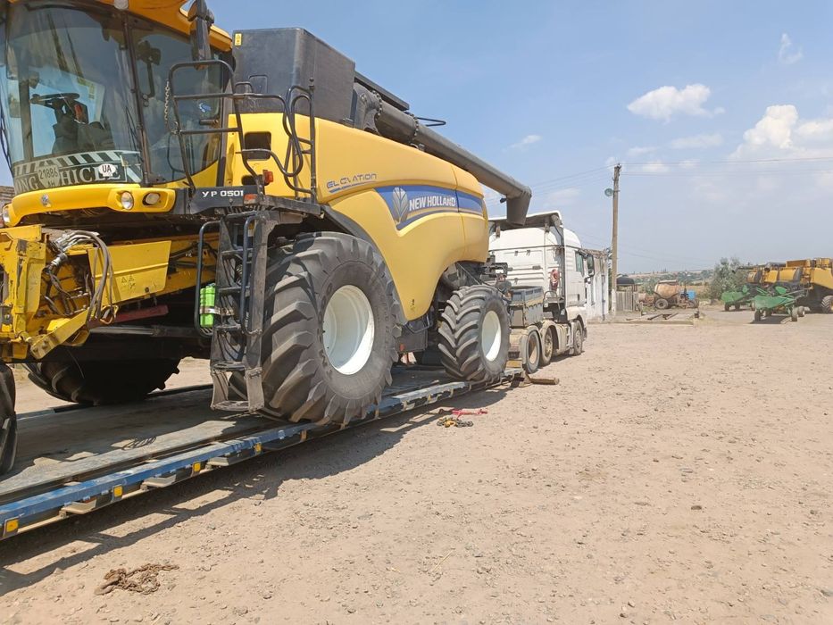 Комбайн New Holland CX8080