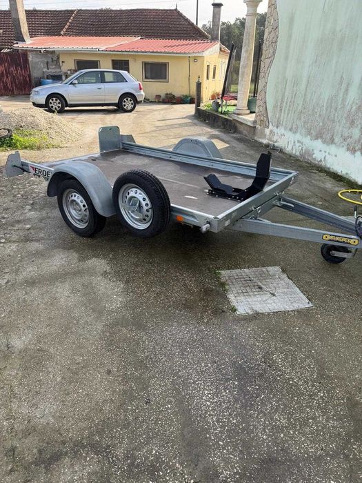 Reboque em ótimo estado