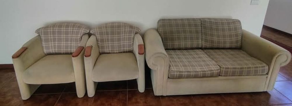 Sofá com cama  e 2 pequenos