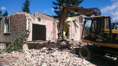 Uslugi koparko-ładowarką koparką wykopy rozbiórki piach żwir ziemia