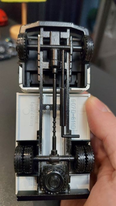 Модель 1/43 Mercedes-Benz 507D-811D NZG Models, Solido