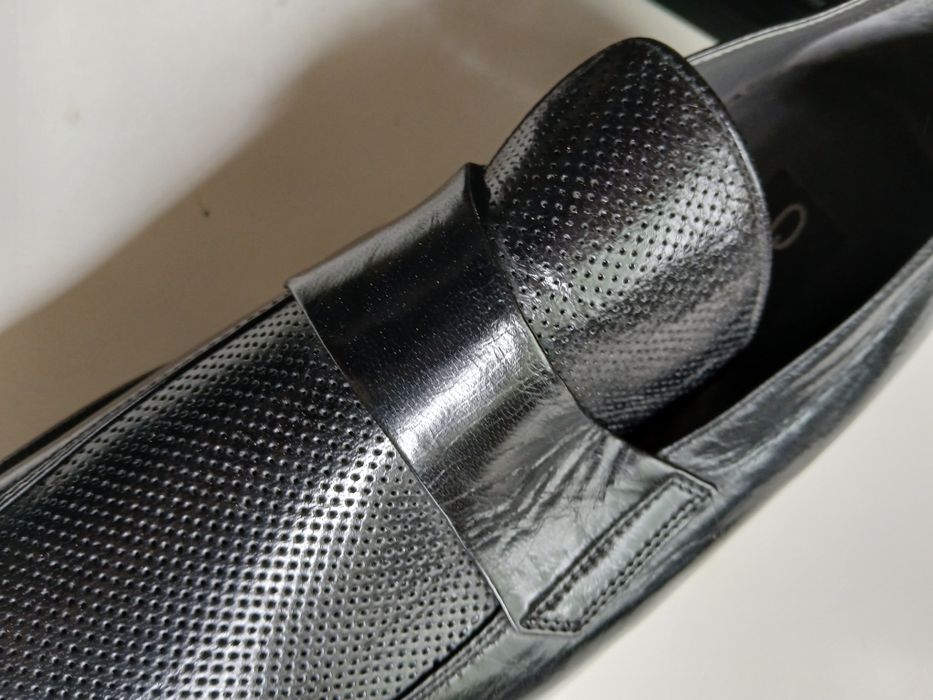 Sapatos de pele Charles novos