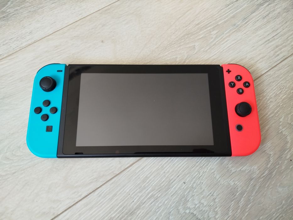 Nintendo switch + etui + gry