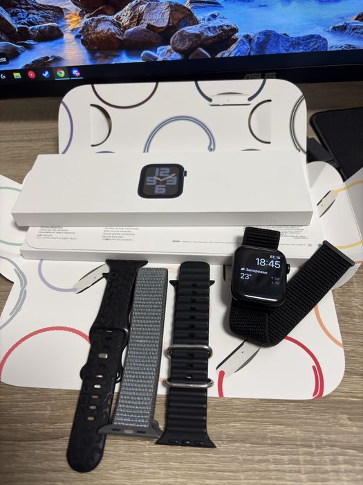 Apple Watch SE 2 44 mm +4 ремешка