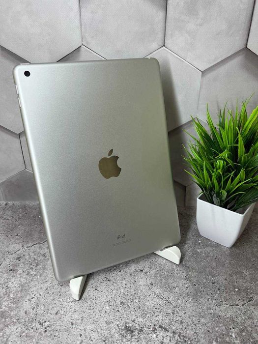 Ipad 7 32gb wifi +чохол, стилус