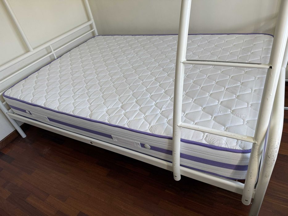 Cama-beliche de casal, colchão 140x200cm, em excelente estado