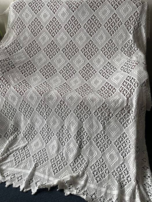 Скатертина або покривало ручноі роботи 180 на 160