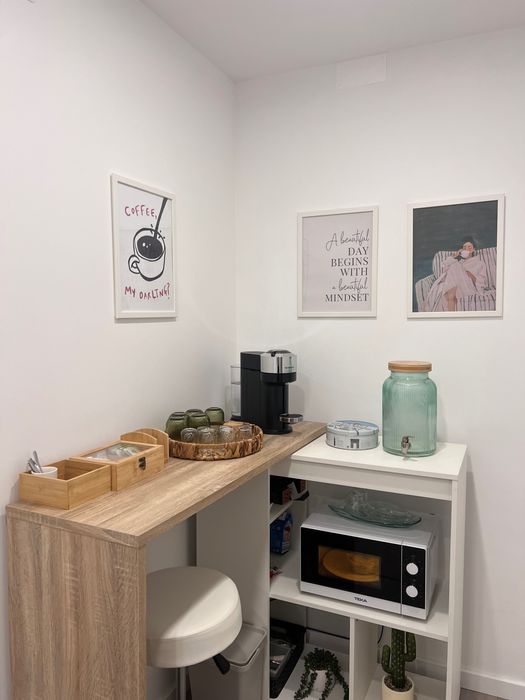 Gabinete de estética disponível