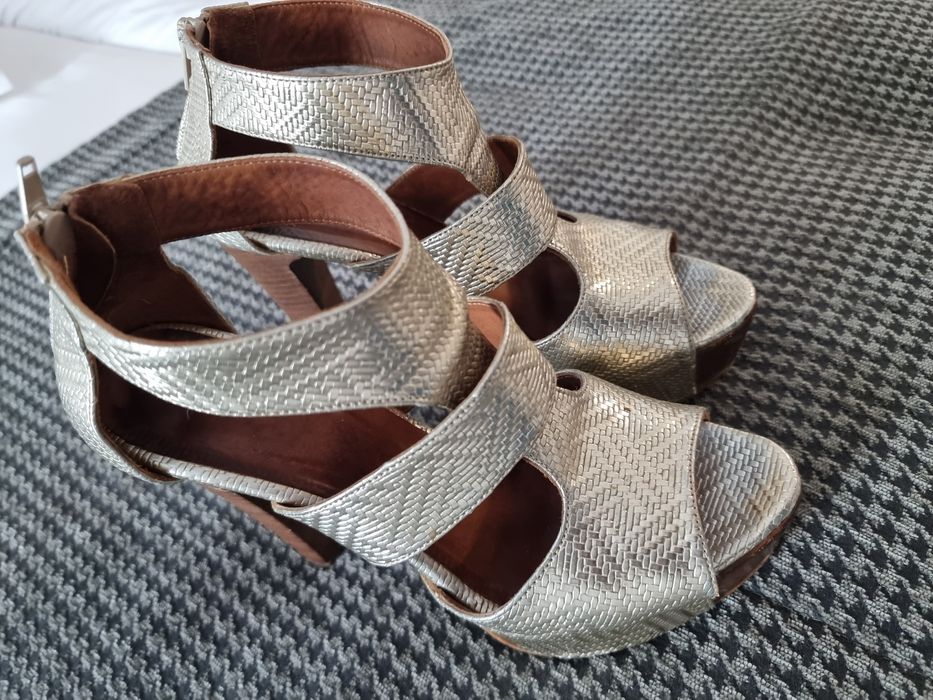 Sapatos salto alto de luxo