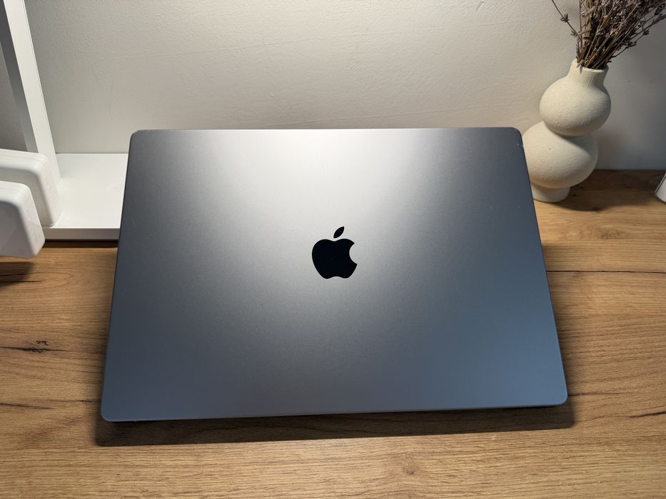 MacBook Pro 16’ M1 MAX 32 Core GPU 64GB RAM 1TB SSD