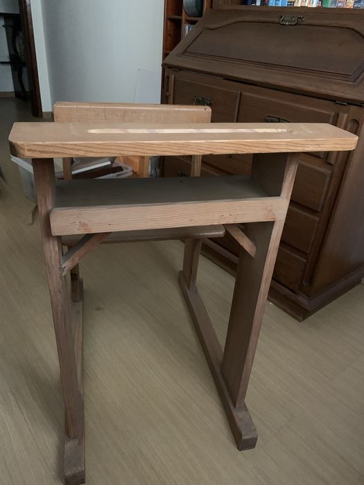 Secretária antiga da escola primária