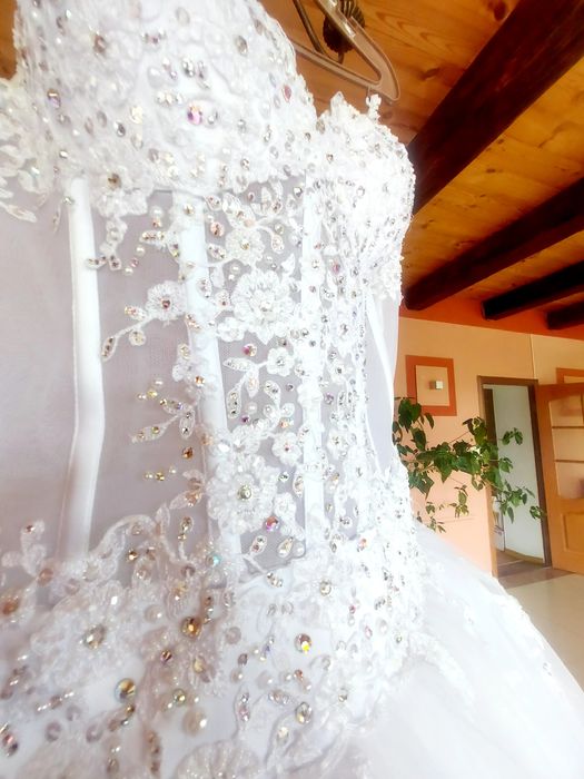 Весільна сукня ручна робота каміння Swarovski