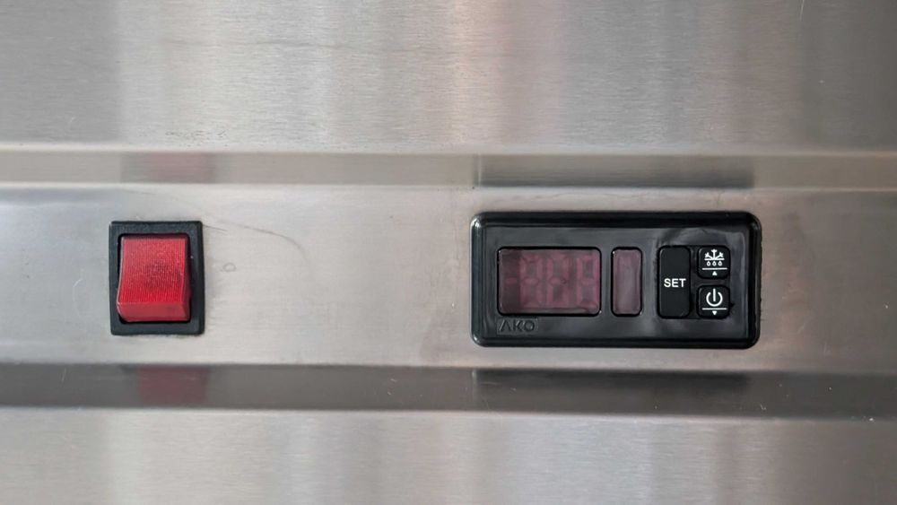 Balcão Refrigerado em Inox e com interior de Inox