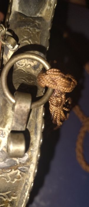 Séc 19, Antigo Polvorinho Marroquino / Berbere em Metal Trabalhado – 15 cm