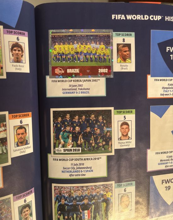 Vendo album da Copa 2026 com 171 cromos mais 9 repetidas.