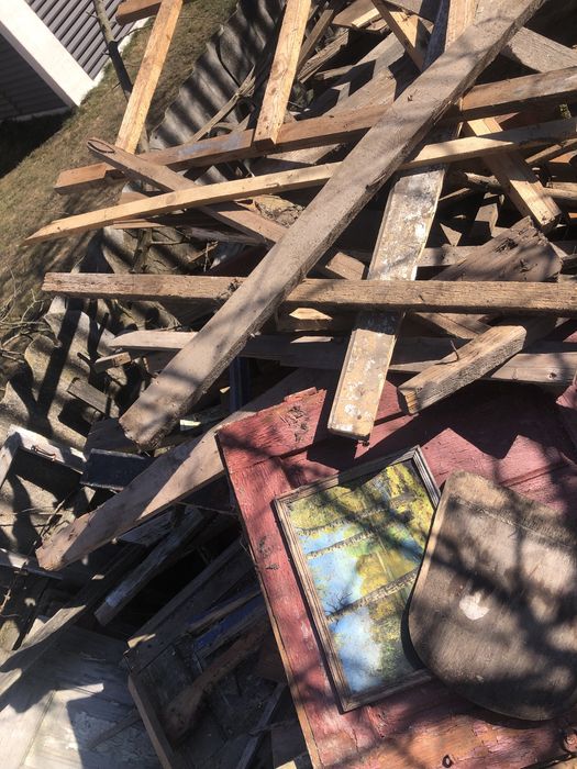 Безкоштовно дрова із старих дощок