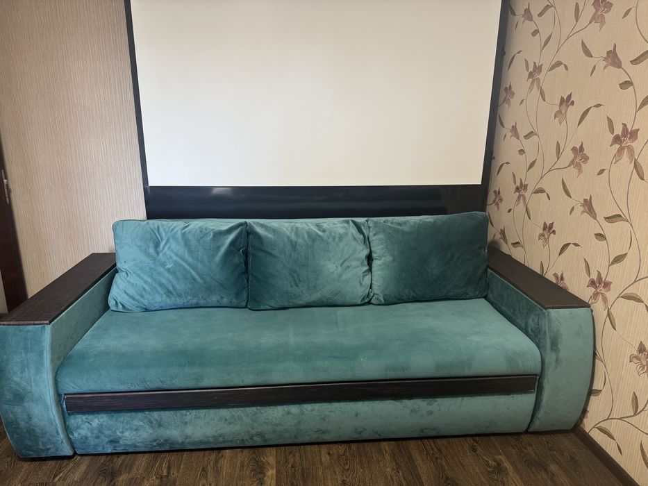 Диван Даллас в хорошем состоянии.