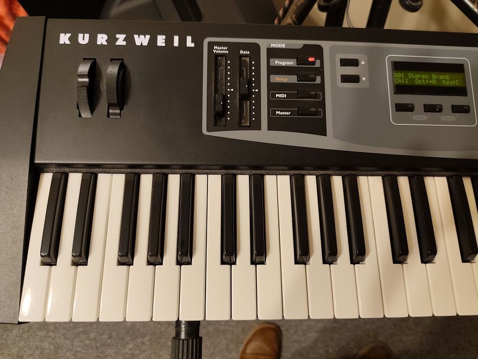 Kuzweil KME61 Syntezator
