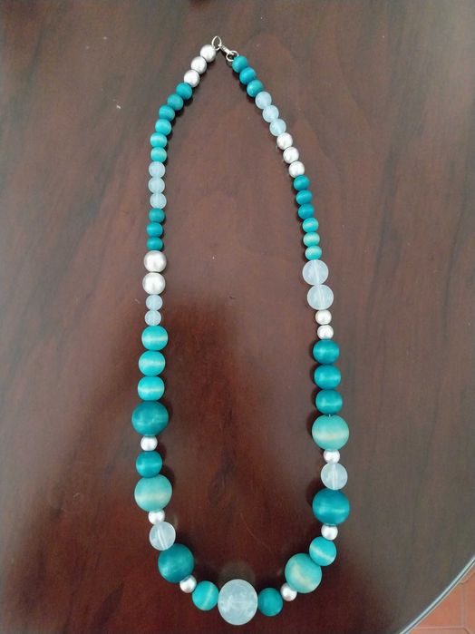 Colar de pérolas, azulado e turquesa