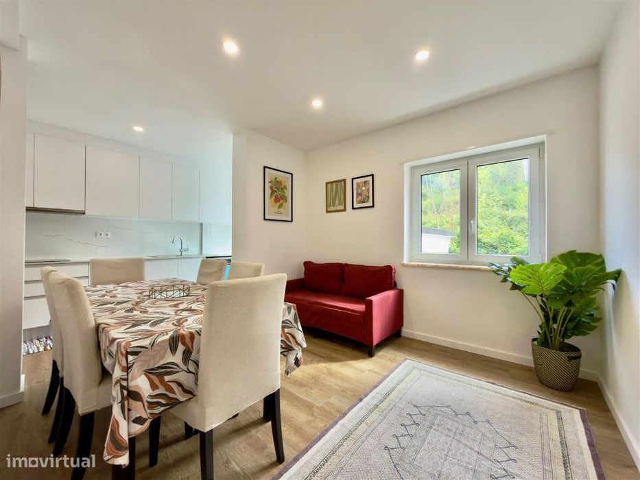 Apartamento T4 com garagem na Guarda Inglesa, Santa Clara
