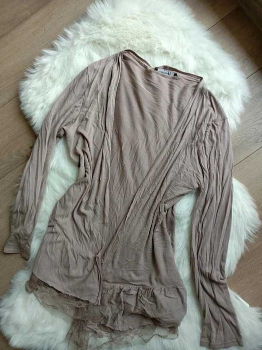 Beżowy kakaowy kardigan tiulowa falbanka S M