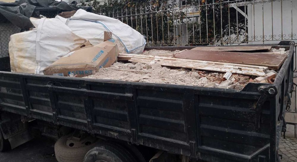 Remoção de entulho e resíduos inertes c/carrinhas