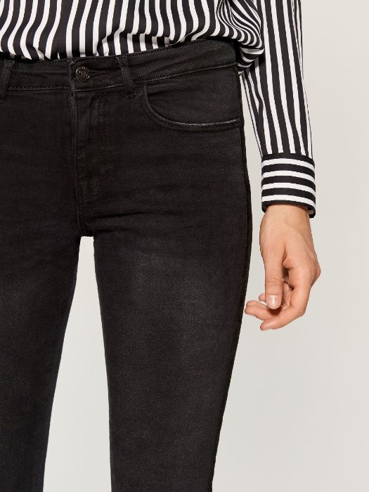 MOHITO Skinny fit - ciemne spodnie jeansowe. Dżins. XS/34