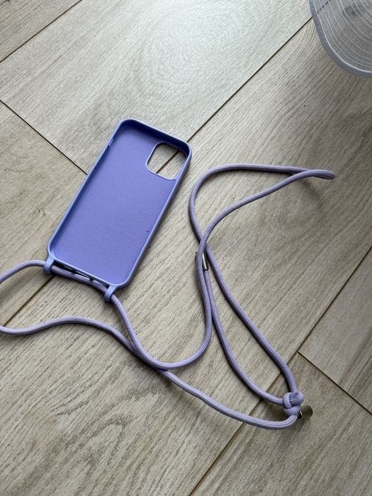 Fioletowe etui na sznurku iphone 12
