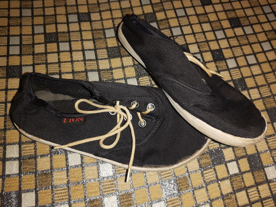 Туфлі, кросівки, кеди, крокси