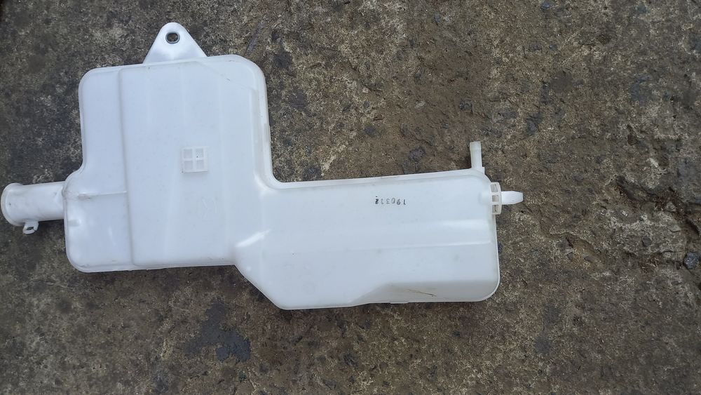 Бачок розширювальний мазда сх3