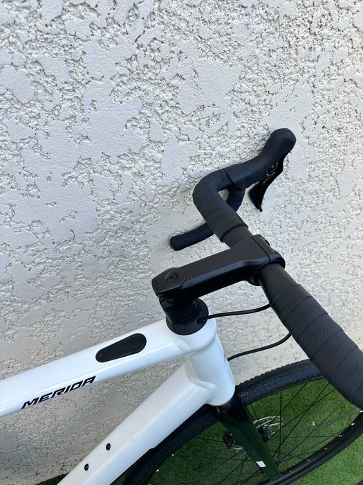 У продажу шосе/ендюранс велосипед з електро помічником Merida