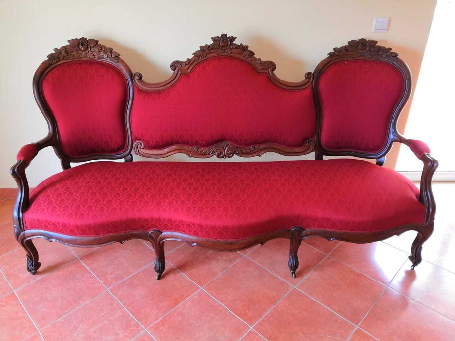 Antiguidades - Vendo Sofá Vermelho Séc.XVII