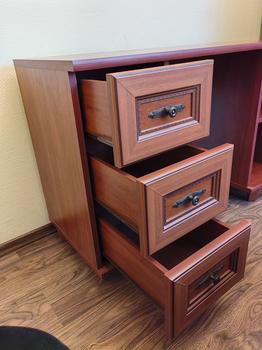 Продам стол письменный