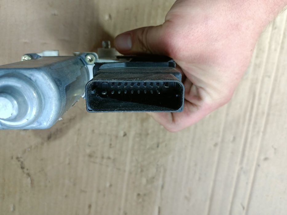 Silniczek moduł podnoszenia szyby prawy tył tylny VW Passat B6 
3C8959